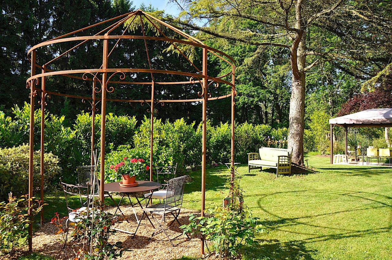 Bed and Breakfast Au Jardin de Lisa Cherreau Exterior foto