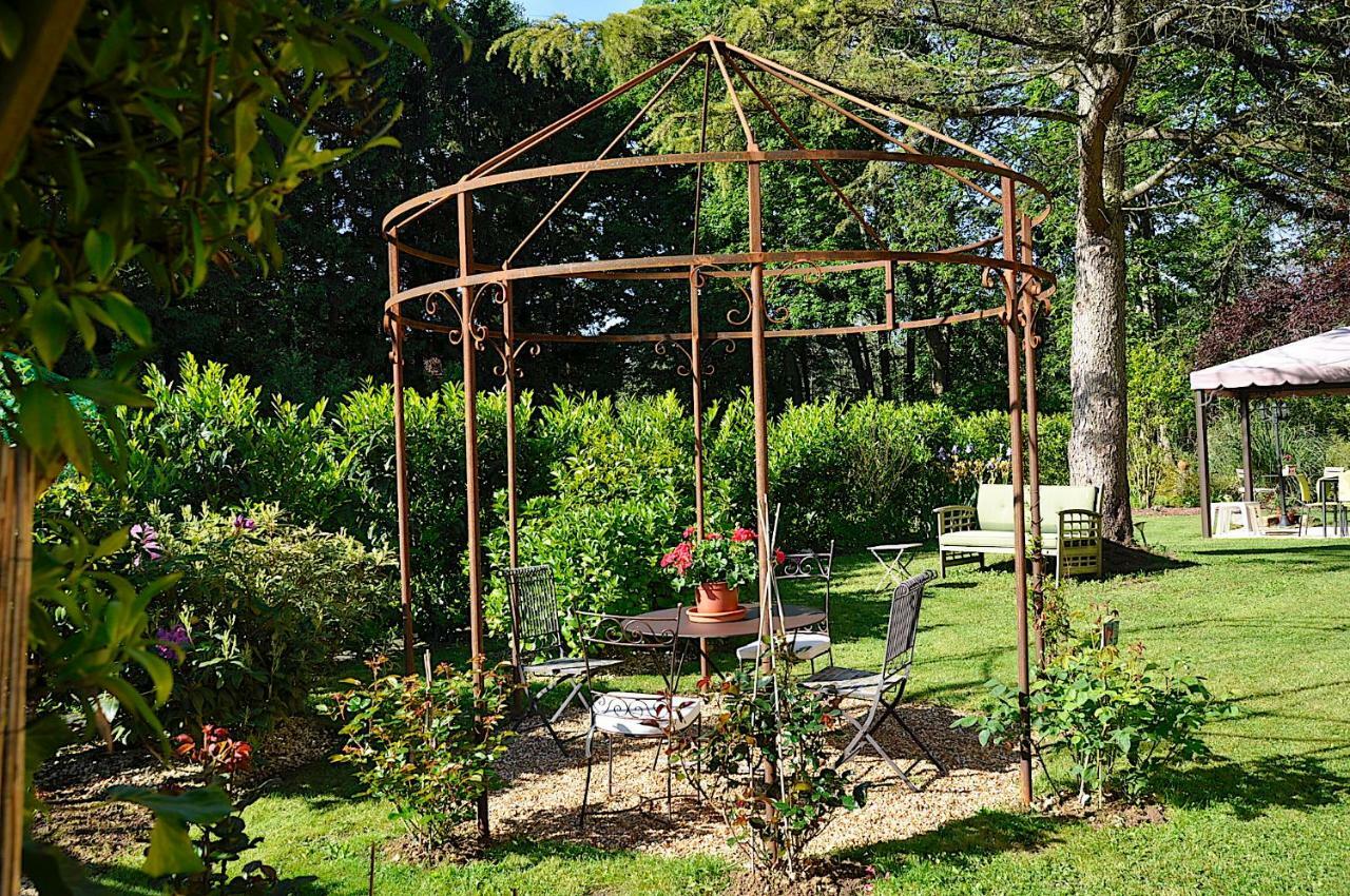 Bed and Breakfast Au Jardin de Lisa Cherreau Exterior foto
