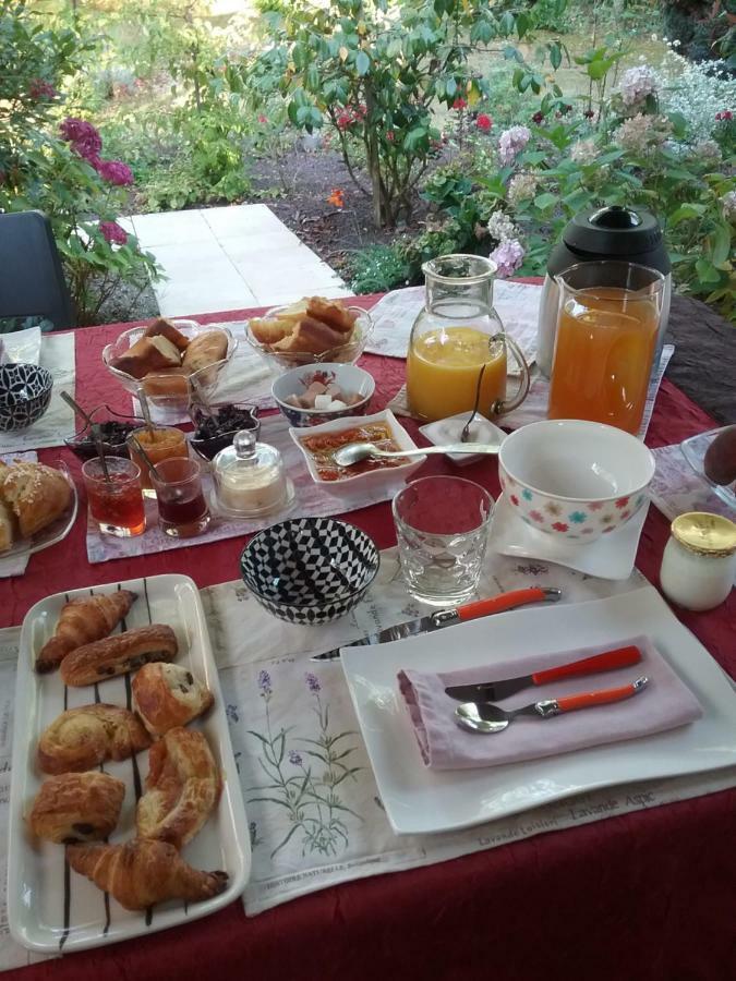 Bed and Breakfast Au Jardin de Lisa Cherreau Exterior foto
